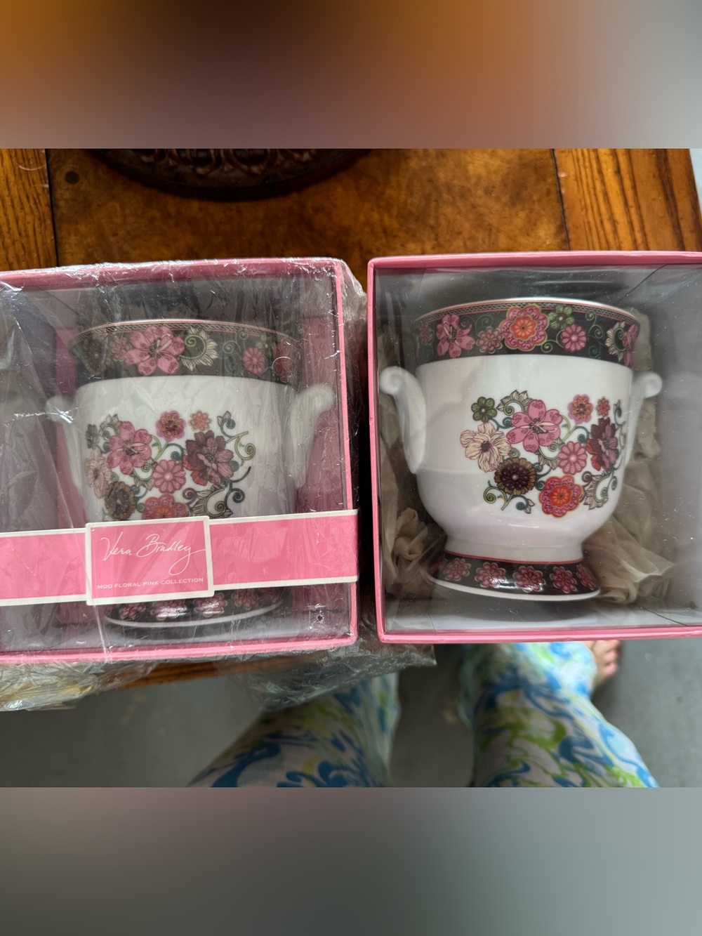 Vera Bradley Mod Floral Pink Collection, New in box
1- 4x6 Frame and 2-mugs - Picture 2 of 3